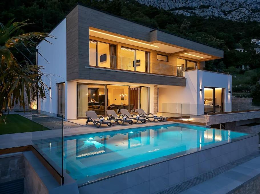 Villa Marta - Luxury Villa Baška Voda エクステリア 写真